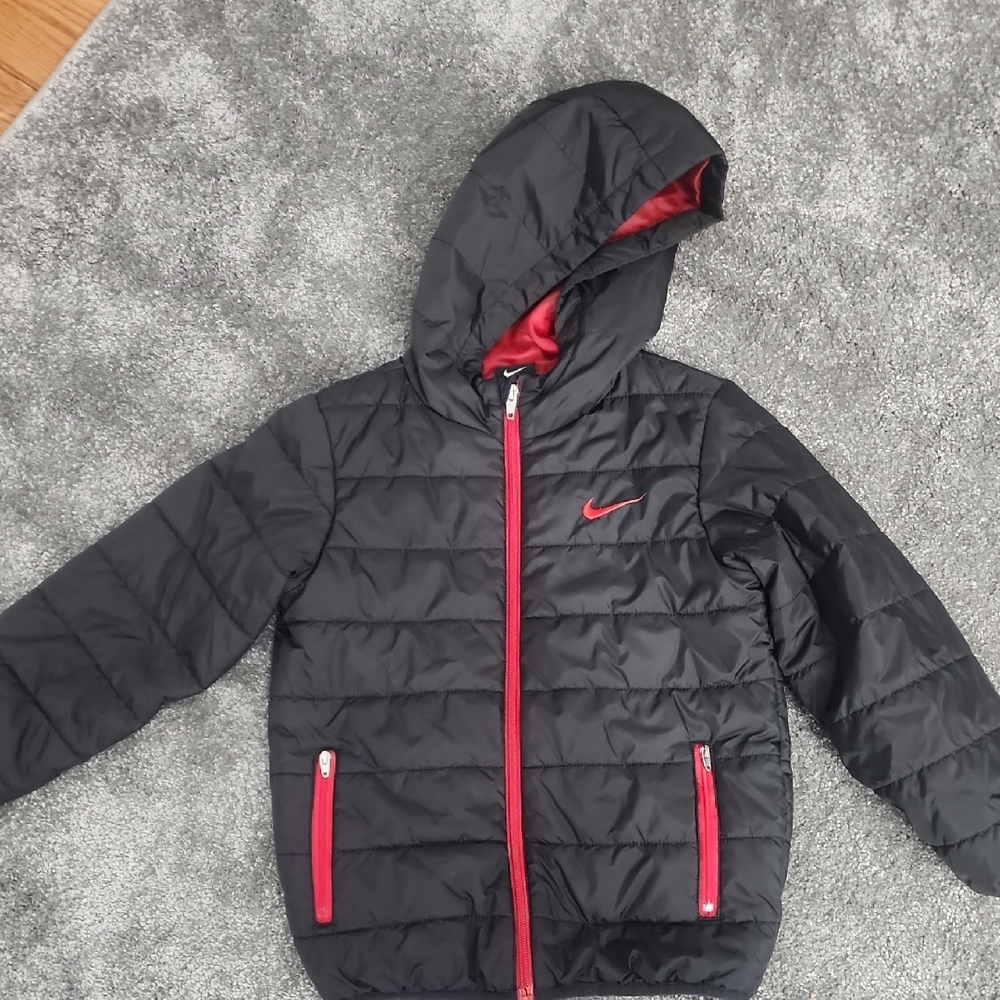 Nike Kids ( light weight) Black Puffer Jacket Size  ( 6/7)